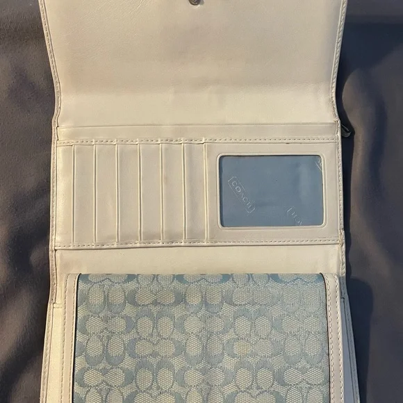 Coach wallet. Normal wear. - Picture 7 of 9